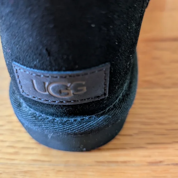 NWT UGG Classic Short II Women's Boots - Black Size 9 - Picture 5 of 6